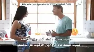 أخت تعتذر عن طريق بلع سائل أخيها المنوي