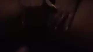 سيده ترتدي جوارب طويله