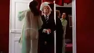 بورنو عنيف بالطريقة القديمة: خادمة فرنسية في جماع جماعي