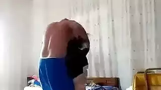 رجل ينيك اجمل فتاه