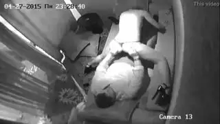 جلسة دعارة سرية وقحبة جشعة تركض على زب لحمولة ضخمة