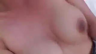 عراك جماعي عنيف مع حركات قضيب ضخم غير مغطى