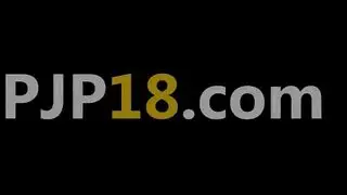 جنس مرهق: ممرضة مثيرة تخدم قضيب الرجل الأكبر سناً الكبير