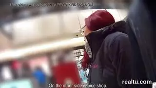 تم أسر الفتاة الجميلة ومارست الجنس الخشن في السيارة والفندق مع سيدة مثيرة تشبه القطة