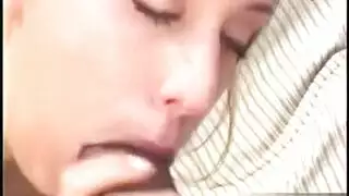 أشقراء تسمع مشهدًا إباحيًا وترغب في أن تكون النجم التالي