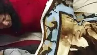 قضيب أبيض كبير يُسعد قضيبًا وحشيًا أسمك
