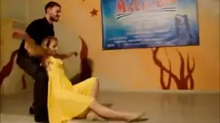 شرج قاسي على الأريكة: إباحية زوجين مغامرين