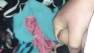 شم سراويل أمي قبل الممارسة