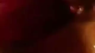 تان بلوند تركب قضيب ضخم حتى تبلغ النشوة بقوة