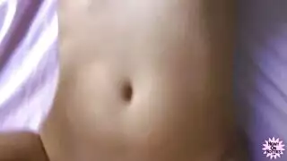 جلسة استمناء فانيسا بالكعب الأحمر – فرج مبلل ولعب بالثدي