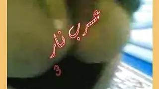 فتاة محجبة تُدمر: فرجها الضيق يلتقط قضيباً صلباً