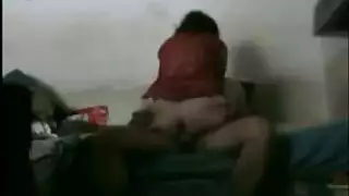 فتحة شرج العمة المثيرة الممتلئة تمتلئ بقضيب العائلة