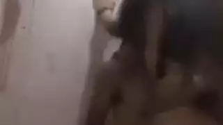 قضيب الشاب المصري الكبير يمط فرج حبيبته في نيك رومانسي