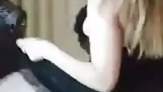 راقصة مصرية تخلع كل ملابسها وتفتح ساقيها بالكامل