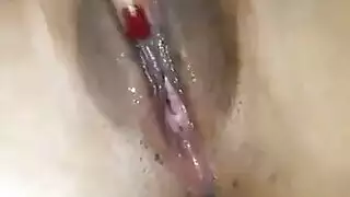 أم مصرية مثارة تأخذ قضيبًا كبيرًا وتتباهى بمهبلها