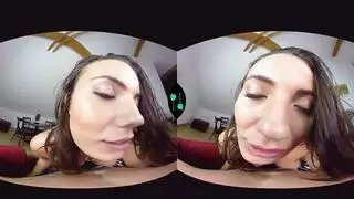 جماع واقع افتراضي: عاهرة تركب زبي الصلب أثناء التصوير