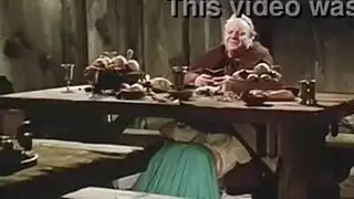 إغواء مسن: متعة فموية بجانب المكتب تنتهي بقذف كريمي