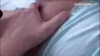 إباحية زوجة الأب الناضجة: مشاهد مص وعنيف