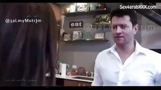 لعب دوري صريح: ممرضة ذات أثداء ضخمة تأخذ بابا