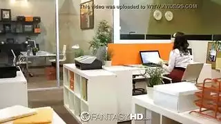 بورن شركات: المدير ينيك طيز سكرتيرة متحمسة ضخمة وكسها يقطر