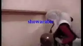 ثلاث نساء تمنحن رجلاً مصًا لا يُنسى