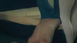 استكشاف أجساد بعضهن البعض: تعليم جنس مثلي