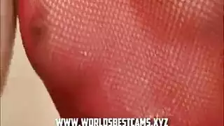 عاهرة يابانية تُحشى بشابين في سكس ثلاثي صريح