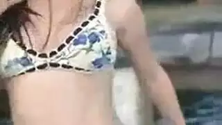 تايوانية بيكيني حلق
