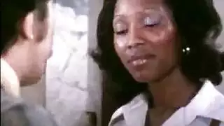 فرنسي متعجرف ينكح فتحة مستسلمة بقوة