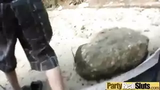 خادمة يابانية تُضاجع في الوجه وتُقذف في الحلق