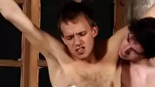 البرازيليات الناضجات يبلعن السائل المنوي