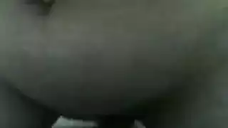 سماح تتعمق في قضيب ضخم قبل أن يتم تدمير مهبلها المشدود