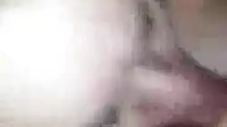 إباحية صريحة: محترفات مثليات يُفتحن بواسطة معالج ضخم العضو