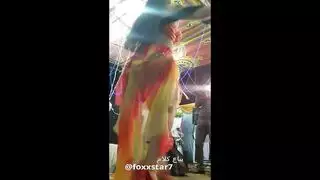 رقصة فاحشة لفتاة وقحة تثير انتصاباً ضخماً