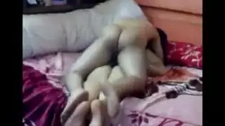 يصور أخته وهى تستحمى