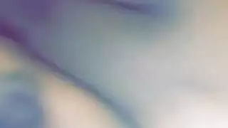 دجاجة سمينة تستخدم اللحم كمزلق لفرج يتم تناكسه بقوة