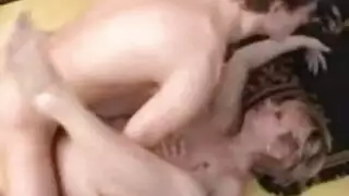 خيال الوشم: امرأة ناضجة مشعرة تقوم برحلة جنسية صريحة وقاسية