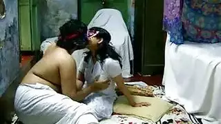 سر امرأة ناضجة القذر قضيب ابنها الكبير في الحمام