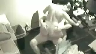 بداية إباحية: فتاة الصقر البريئة تختبر تمددًا شديدًا للثقب