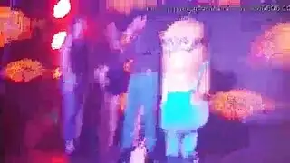 شخصية أم في جلسة جنس خام غير مقطوعة