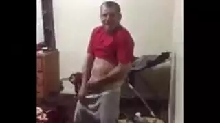 ‫علاقة جنسية جماعية في مواصلات المدينة: كل الفتحات مُشبعة‬