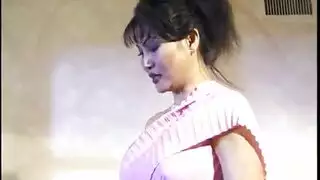  سمراء موشومة تتوسل للحصول على قضيب قاسي من عشيقها