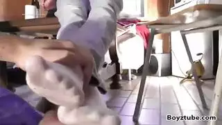 ملكية واستخدام: العبد يأخذ قضيب سيده في كل فتحة