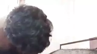 الرجل المتزوج يعطي تيتجر قبل الحصول على herm التناسلية النسوية