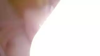 من تي شيرت أزرق إلى عارية: احتفال جنسي لجيسيكا ريان