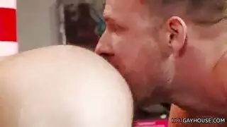 مثلي الجنس مثلي الجنس يحصل على عصابة الشرج خبطت