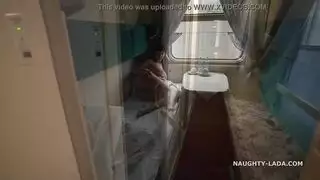 أفلام إباحية مجانية: نساء تستمني في شاحنة الصحراء