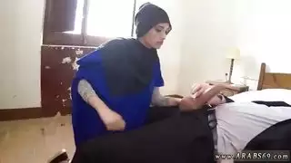 مص علني عند مدخل الفندق، ثم بورن قوي في غرفة النوم