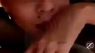 فتاة مفلسة تحب السائل المنوي على وجهها