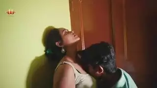 بورنو هندي غريب: مثلث جنسي مع سحاقيات سمراء ممتلئات